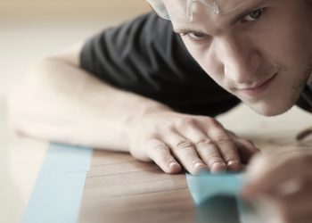 Wood finisher – Version 2 geste artisan - page métiers